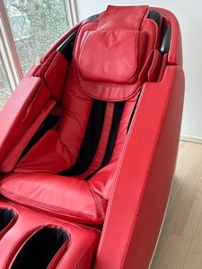 lot 3 image: Human Touch Ascent Series Luxurious Massage Chair