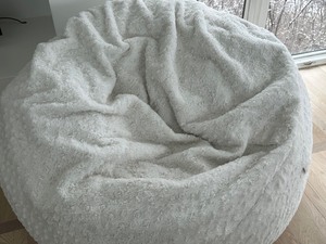 lot 75 image: City Sac - Love Sac