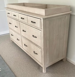 lot 26 image: Williams Sonoma 6 Drawer Dresser with Removal Changing Table Top