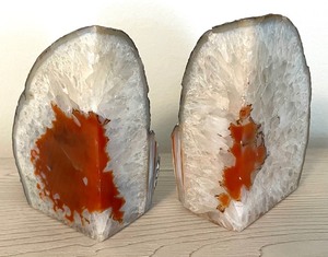 lot 35 image: Pair of Brazilian Geode  Agate Bookends