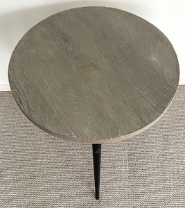 lot 87 image: Basic Accent Table