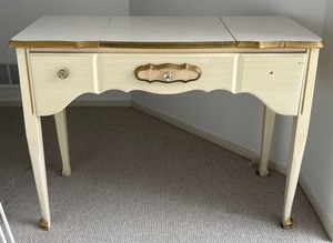 lot 93 image: Vintage Vanity Table