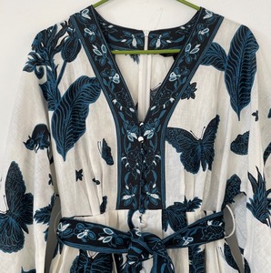 lot 111 image: Beautiful Dress by Banana Republic