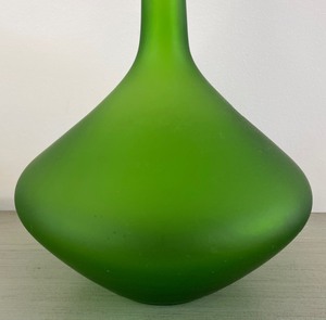 lot 119 image: Gorgeous Green Zodax Vase