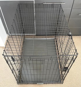lot 140 image: Large Metal Dog Kennel