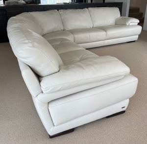 lot 1 image: Gorgeous Cream Natuzzi Editions Sectional