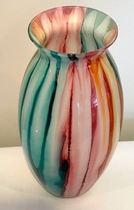 lot 162 image: Colorful Amazing Art Glass Vase