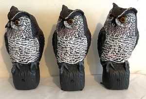 lot 189 image: Three Plastic Owls