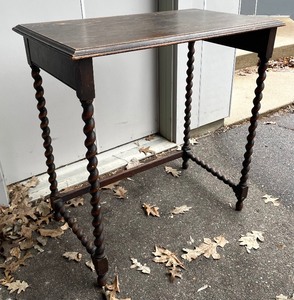 lot 192 image: Vintage Wooden Spiral Legged Accent Table