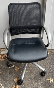 lot 207 image: Mesh Back Office Chair