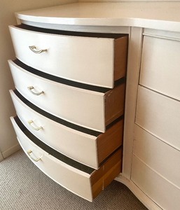 lot 224 image: Vintage 8 Drawer Dresser