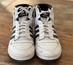 lot 52 image: Pair of Mens Addidas Tennis Shoes