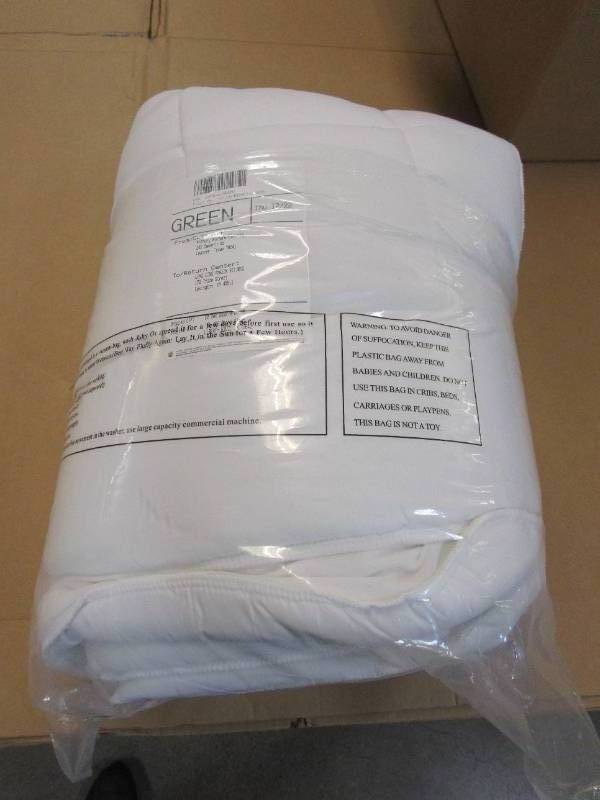 60 in x 80 in x 18 in Queen Size Mattress Topper in White AMAZON