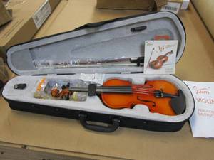 lot 468 image: Glarry GV100 44 Solid Wood Violin with Carrying Case