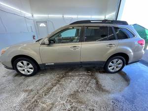 2010 Subaru Outback 2.5I Limited