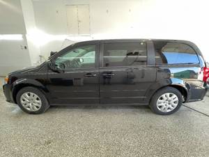 2017 Dodge Grand Caravan SE - 1 OWNER