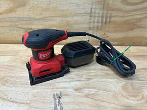 lot 30 image: MILWAUKEE 3 Amp 14 Sheet Corded Palm Sander