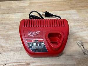 lot 41 image: MILWAUKEE M12 Lithium-ion Battery Charger