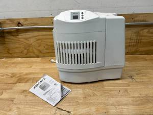 lot 47 image: AIRCARE 2.5 Gal. Evaporative Humidifier for 2,600 sq. ft.