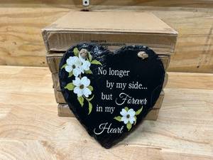 lot 74 image: Lot of 6 Heart Shaped Memorial Hanging Plaques