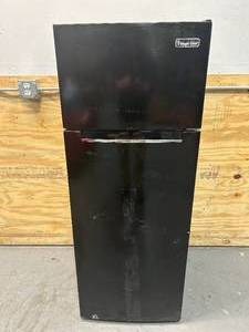 lot 89 image: MAGIC CHEF 7.3 cu. ft. 2-Door Mini Fridge in Black with Freezer