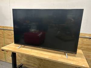 lot 110 image: TCL 55S405 55-Inch 4K Ultra HD Roku Smart LED TV