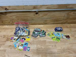 lot 100 image: Lot of Pokeman Cards