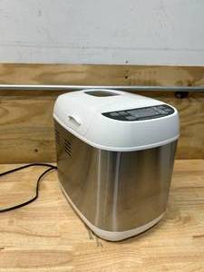 lot 106 image: HAMILTON BEACH 2 lb. White Artisan Dough & Bread Maker