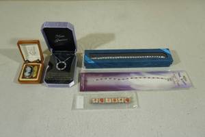 lot 27 image: Assorted Jewelry -Bracelets, Pin, Necklace