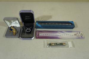 lot 32 image: Assorted Jewelry -Bracelets, Pin, Necklace