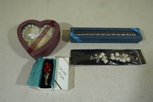 lot 38 image: Assorted Jewelry -Necklace, Pin, Bracelets