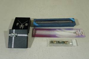 lot 49 image: Assorted Jewelry -Bracelets & Necklace