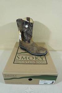 lot 99 image: Smoky Mountain Boots -Kids Size 7.5, CamoBrown
