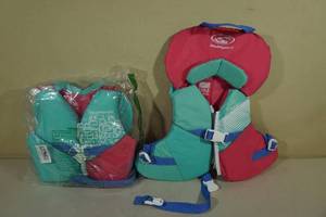 lot 140 image: 2 Stohlquist Child Life Vests -PinkBlue