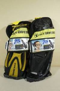 lot 150 image: 2 US Divers Snorkel Sets -Small, ML