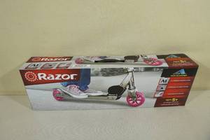 lot 188 image: Razor Kick Scooter