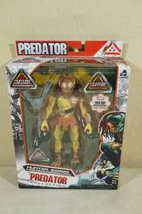 lot 193 image: Predator 7 Falconer Hunter Battle Action Figure