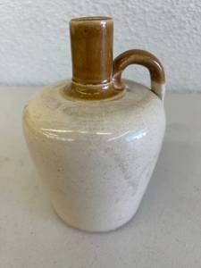 lot 78 image: Port-Dundas Pottery Glascow Jug