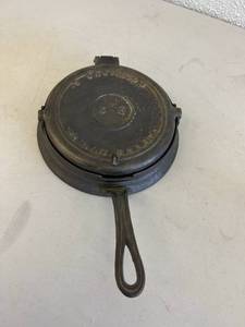 lot 91 image: Waffle Iron