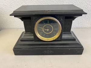 lot 97 image: Mantle Clock