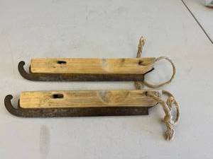 lot 99 image: Wood Top Ice Skates
