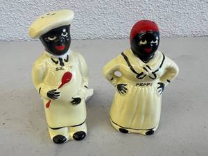 lot 100 image: Salty & Peppy Shakers - 4 Tall - Pearl China Co