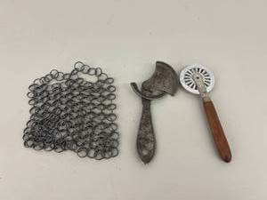lot 138 image: Pot Scrubber, Jar Opener & Pie Trimmer & Sealer