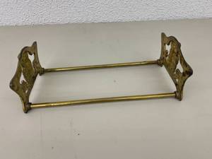 lot 150 image: Expandable Brass Book Rack