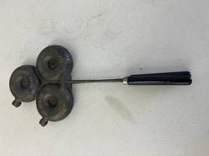 lot 16 image: Cast Iron Cloverleaf Doughnut Form - The Ace Co
