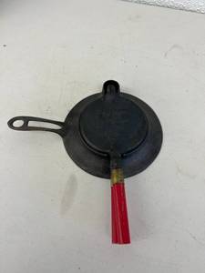lot 24 image: KrumKake Iron - The Rustad Co