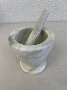 lot 51 image: Mortar & Pestle Crusher