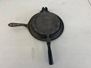 lot 59 image: Rosette Heard Shaped Design
