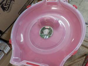 7 Sterilite 24 Wreath Storage with...