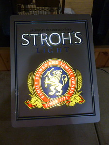 lot 6 image: Strohs Light Lighted Beer Sign